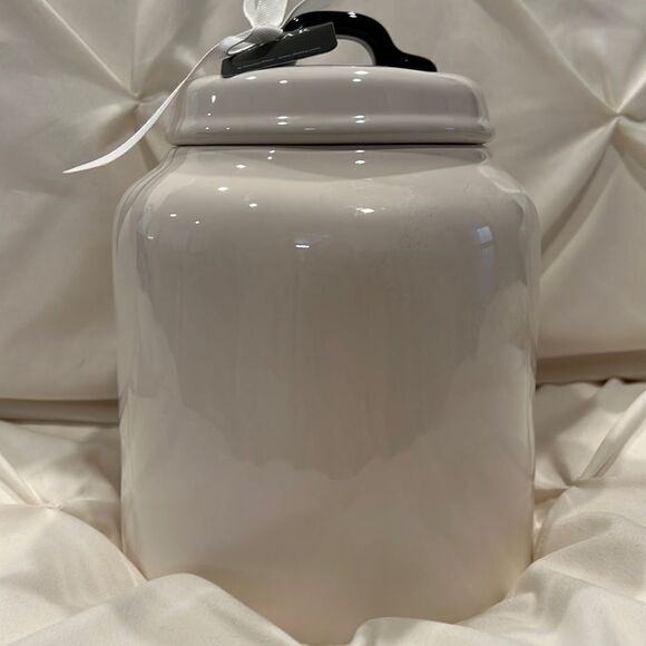 Rae Dunn Disney Pixar The Incredibles Large Cookie Jar “Incredible Mom” NWT - Picture 8 of 8